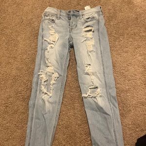 Hollister low rise crop boufriend jeans. Size 0